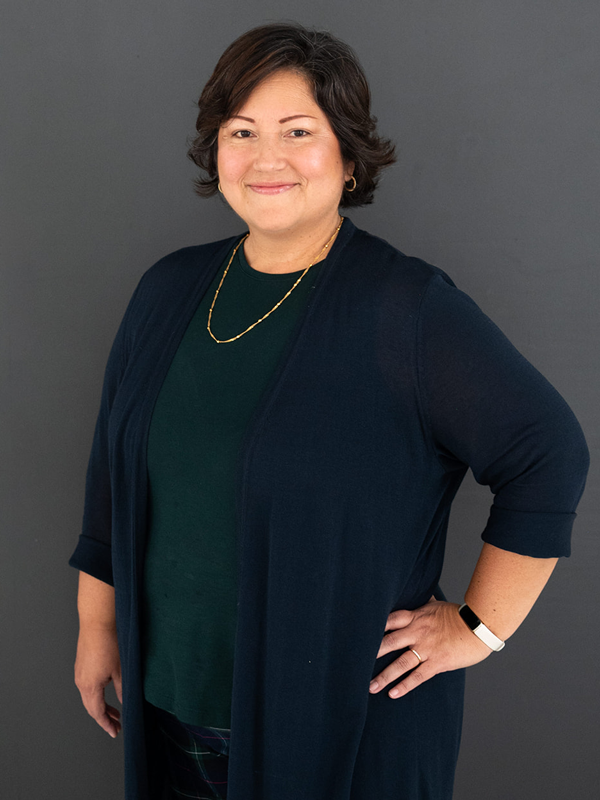 SSWG_Headshot_Raquel-Fry_Dark-Background_Portrait